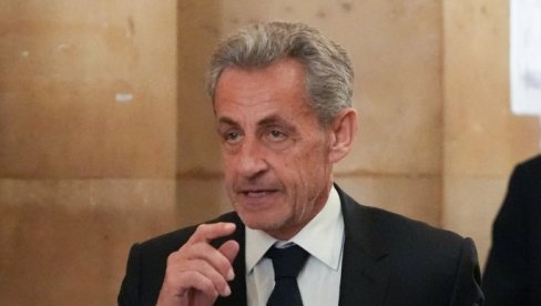 SARKOZI SUTRA NA USLOVNOJ I TO BEZ NANOGICE: Bivši francuski predsednik se vraća na velika vrata
