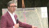 ГЛОБАЛНА ЕКОНОМИЈА ЋЕ РАСТИ СПОРИЈЕ НЕГО СРПСКА: Вучић присуствује потписивању докумената за изградњу пута Вожд Карађорђе (ВИДЕО)