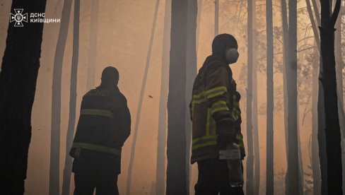 ПОЖАР У ЧЕРНОБИЉУ: Огроман облак дима изнад подручја, јак ветар и опасност од мина отежавају гашење