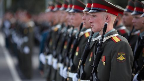 РУСКИ ПУКОВНИК ШОКИРАО ТВРДЊАМА Напад на Параду победе могућ