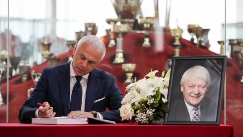 TUGA NA MARAKANI: Rukovodstvo Zvezde upisalo se u knjigu žalosti povodom smrti Vladimira Cvetkovića