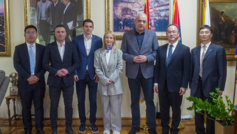 КИНЕСКИ АМБАСАДОР ПОСЕТИО ПАЛИЋ: Одржао предавање на Академији младих лидера