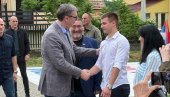 PREDSEDNIK U ŠIDU: Vučić najavio nove puteve, radove na školama i ulaganja u industrijsku zonu (FOTO/VIDEO)