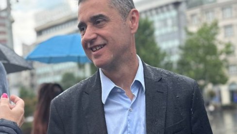 НИКЕЗИЋ СЛИКА И ПРИЛИКА СКУПА: Економски стручњак на апаратима након дебакла на Тргу републике (ФОТО)