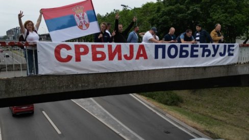 SLIKE KOJE SE PAMTE: Blokaderi na aparatima - Predsednik Vučić poslao važnu poruku! (FOTO/VIDEO)