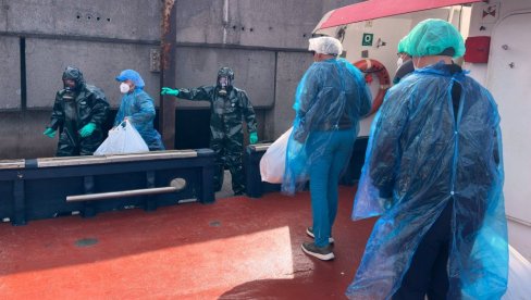 POČELO JE: Prva grupa putnika sa kruzera smrti se iskrcala, evo šta će dalje biti sa njima (FOTO)