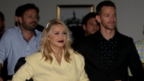 GOCA TRŽAN IMA INTIMNE ODNOSE NA JAVNIM MESTIMA: Svrati u Košutnjak, idealan način da osvežiš brak