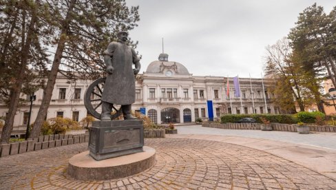 Haos u Kragujevcu! Sukob navijača, policija intervenisala, podignuti dronovi!