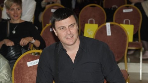 KO JE BRAT VUKA KOSTIĆA? Ozbiljan frajer, oženjen našom poznatom glumicom (Foto)