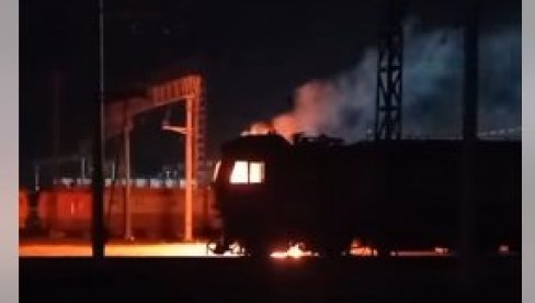 POSULI BENZINOM I ZAPALILI: Ukrajinska diverzantska grupa Ateš uništila rusku lokomotivu, pa se pohvalila snimkom (VIDEO)