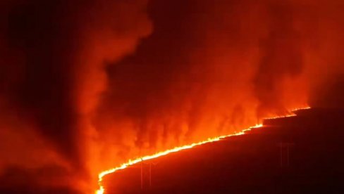 DRAMATAIČNI SNIMCI OGROMNOG POŽARA: Hiljade hektara izgorelo, naređene hitne evakuacije (VIDEO)