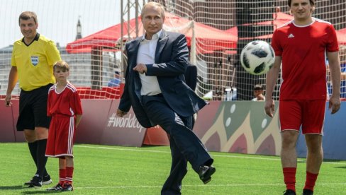A NA MARAKANI... Vladimir Putin bira predsednika FK Crvena zvezda!