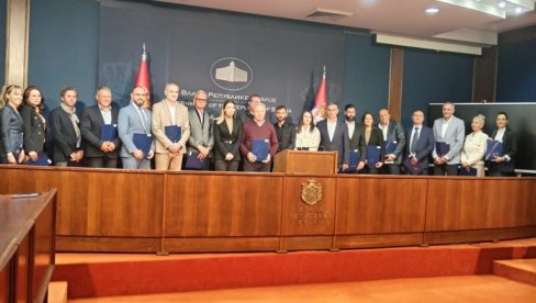 "DRŽAVA ĆE UVEK BITI POUZDAN PARTNER": Mesarović uručila rešenja o dodeli bespovratnih sredstava od 130 miliona za 19 srpskih kompanija