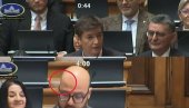 ХИТ СНИМАК! Брнабић: Мува је рекла оно што сви мисле, не воле људе који лажу децу… (ВИДЕО)