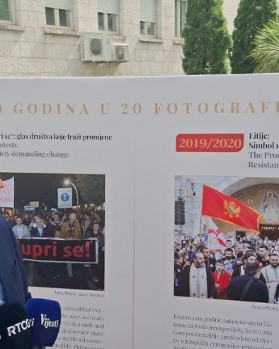 LITIJE PEČAT PROMENA: Jakov Milatović na izložbi, u susret obeležavanju Dana nezavisnosti Crne Gore