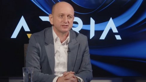 NIJE DOVOLJNO DA NA SVADBAMA DIŽEMO TRI PRSTA I PEVAMO O KiM Knežević: Zeta je imala moralnu obavezu da izvuče nož iz leđa bratske Srbije