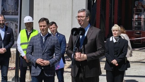 PRIHVATAM DA SAM U LUZ-LUZ POZICIJI Vučić o izborima: Svako od nas ima svoje snove, ja sanjam lepu, uspešnu Srbiju, a oni mene bez glave