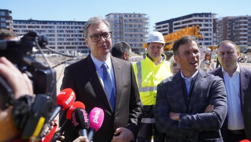 PREDSEDNIK ALEKSANDAR VUČIĆ NA GRADILIŠTU "EKSPO": Kad zasučemo rukave možemo da se merimo i sa najjačima (FOTO)