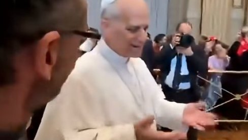 PAPA URADIO TREND ŠEST-SEDAM: Tinejdžeri oduševljeni - Snimak iz Vatikana obilazi svet (VIDEO)