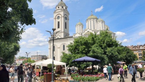 OVOG VIKENDA SRBIJA MIRIŠE NA GROŽĐE I VINO: Počinje jedna od najstarijih turističkih manifestacija u zemlji