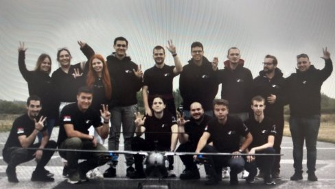 ДРОН ВИДАР РАЗНОСИ ПОМОЋ: Тим Беоавиа Машинског факултета у Београду на такмичењу у Минхену са новом летелицом