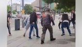 BLOKADERI NASTAVLJAJU SA FAŠISTIČKIM NAPADIMA: Na Slaviji su aktivisti SNS-a napadnuti i poprskani suzavcem (VIDEO)