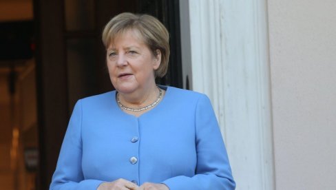 АНГЕЛА МЕРКЕЛ ПРИЗНАЛА: Мински споразуми куповали време за наоружавање Украјине