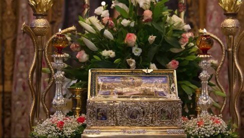 ВЕКОВИМА ЛЕЧИ И ПОМАЖЕ ГДЕ ЈЕ МЕДИЦИНА НЕМОЋНА: Појас Пресвете Богородице, једина сачувана реликвија Мајке Божије, благослов за српски народ