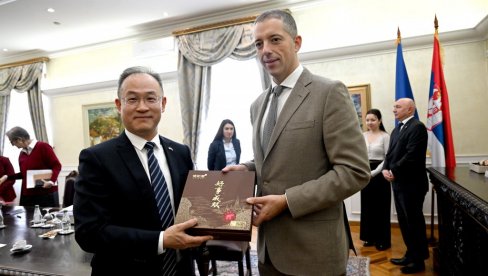 ЂУРИЋ И ЛИ МИНГ: Разговори о сарадњи две земље и предстојећој посети председника Вучића Кини