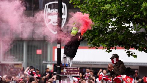 ARSENAL JE ŠAMPION ENGLESKE! Mančester siti se okliznuo protiv Bornmuta, "tobdžije" prvaci nakon više od dve decenije
