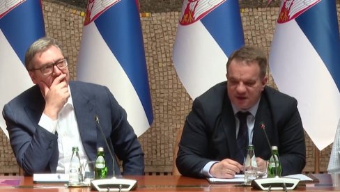 ЗА ВОЛОНТИРАЊЕ НА ЕXПО ОД 1 ДО 3 БОДОВА Вучић и министар просвете саопштили детаље