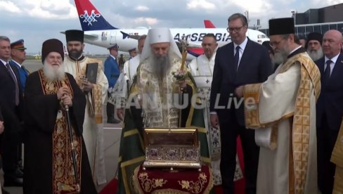 ЧУДЕСНИ ПОЈАС ПРЕСВЕТЕ БОГОРОДИЦЕ СТИГАО У БЕОГРАД: Патријарх Порфирије и председник Вучић  дочекали светињу (ФОТО)