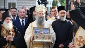 ПРОЛАСКОМ ИСПОД ЧАСНОГ ПОЈАСА СВИ ЋЕ ДОБИТИ БЛАГОСЛОВ БОГОРОДИЦЕ: У току последње припреме за свечани испраћај светиње из Храма