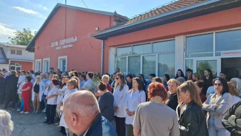 МИРНИ СКУПОВИ ПОДРШКЕ УХАПШЕНИМ КОЛЕГАМА: У Грачаници и околним местима одржани су протести (ФОТО)