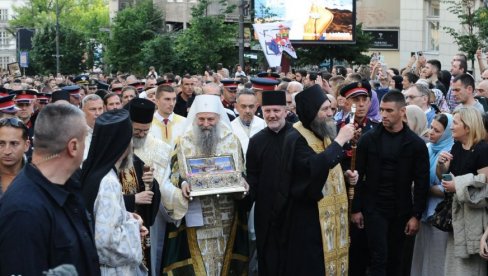 ПАТРИЈАРХ ПОРФИРИЈЕ ПРЕДВОДИО ХИЉАДЕ ВЕРНИКА: Величанствени призори са Спасовданске литије у Београду (ФОТО/ВИДЕО)