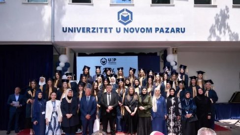 ЗЛАТНИ СТУДЕНТИ У ЦЕНТРУ ПАЖЊЕ: Додељене дипломе и плакете најбољима у Новом Пазару
