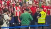 HAOS NA FAJNAL FORU! Poznati influenser šokirao OAKA arenu! Došao u opremi omraženog rivala, pa dobio... (VIDEO)
