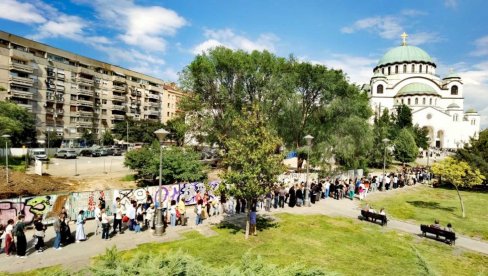 RAŠČINJENI DA NE GOVORE U IME SPC, VEĆINSKA SRBIJA IDE SVETOSAVSKIM PUTEM: Sagovornici Novosti o sramnim uvredama blokadera upućenim crkvi