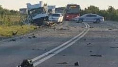 JEZIVE SLIKE SA MESTA NESREĆE: Auto smrti koji je kod Bogatića odneo dva života (FOTO)