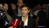 ONO ŠTO RADE SRBIJI JE ZLOČIN, ALI NISU JAČI OD SRBIJE Ana Brnabić u Pionirskom parku dok blokaderi divljaju