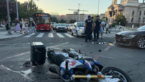 OBOREN MOTOCIKLISTA KOD SKUPŠTINE: Policija i Hitna pomoć odmah reagovali (FOTO)