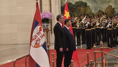 UZ NAJVIŠE POČASTI: Ovako je Si dočekao Vučića (FOTO)