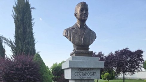 SPOMENIK DEČJEM STRADANJU: Mali Slobodan Stojanović dobio bistu u porti Manastira Svete Petke u Bijeljini (FOTO)