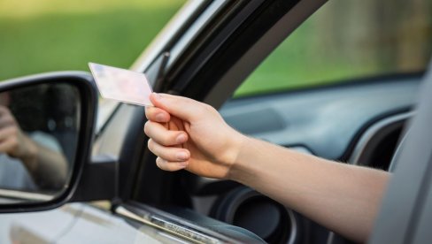 PET OSOBA TEŠKO,  A 19 LAKŠE POVREĐENO: U Južnobačkom okrugu minulog vikenda dogodile su se 22 saobraćajne nesreće