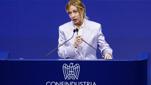 ITALIJANSKI VRTLOG: Meloni u Bariju slavi rekord vlade, opozicija najavila kontramiting
