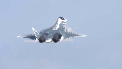 PANIKA NA BLISKOM ISTOKU! Ruski „nevidljivi“ Su-57E stigao u Egipat — Ovo avionsko oružje pokazuju prvi put! (VIDEO)