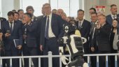 NAJBOLJE DA SE VRATIMO U PEĆINE Vučić odgovorio na prozivke blokadera: Srbija će otići u nebesa čim prvi robot izađe iz fabrike!