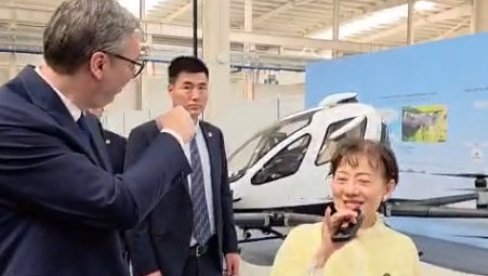VUČIĆ POKAZAO NOVOSTIMA: Ovo je leteći taksi koji stiže u Srbiju (VIDEO)