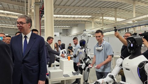 "UČIMO KAKO DA RADIMO NA ROBOTIMA" Vučić sreo mlade Srbe u Kini (VIDEO)