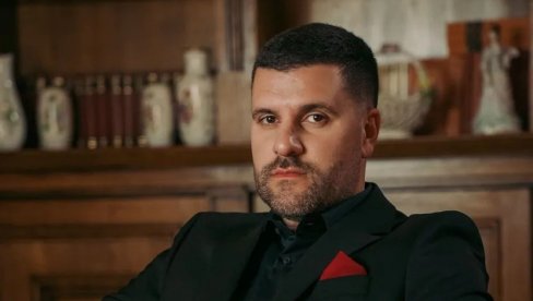НЕ ТРОШИТЕ ВИНО НАЈАВА ЈЕ МУЗИЧКЕ ТРИЛОГИЈЕ: Небојша Војводић емоцијом освојио публику, коначно се враћа (ФОТО)